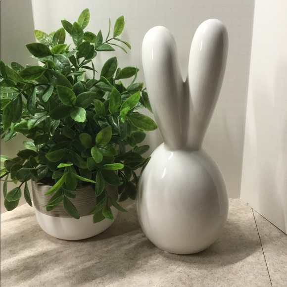 Bunny basket and long eared rabbit - Picture 4 of 5